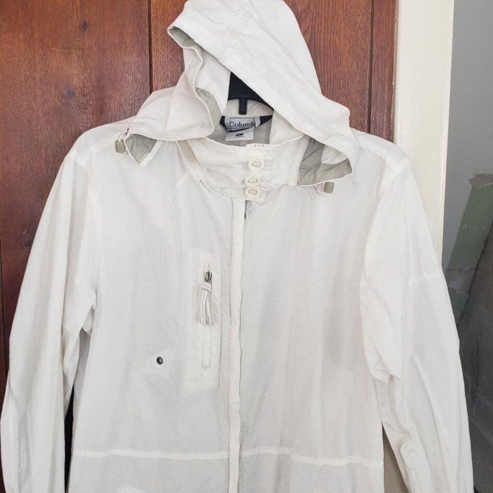 Columbia Women's windbreaket size L